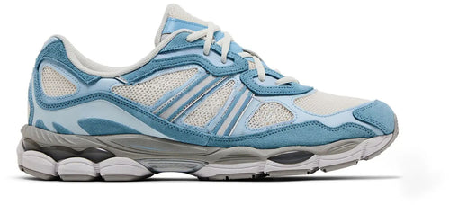 Casual NYC-style sneakers